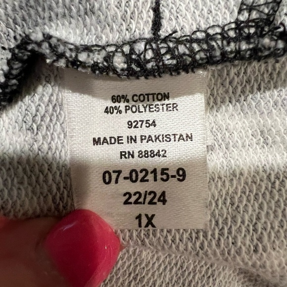 Roaman’s Black And White Cotton Blend Top With Pockets Size 1X - Picture 5 of 6